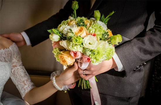 夏紅與佳明步入婚姻的殿堂