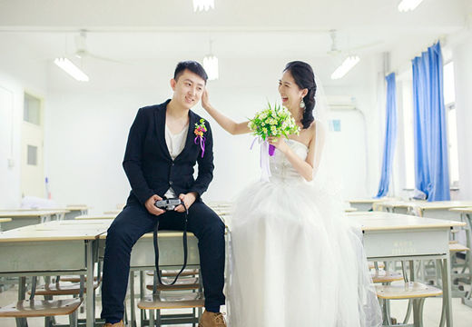 雪梅與小林結為夫妻