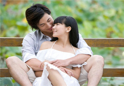 女人不忘前任的表現