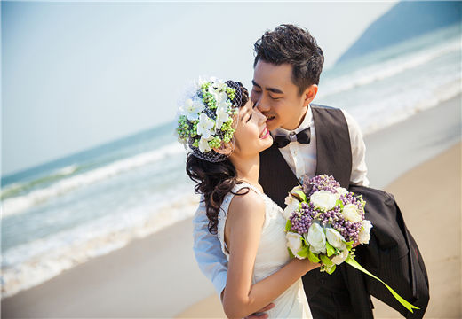小云與老公結婚了