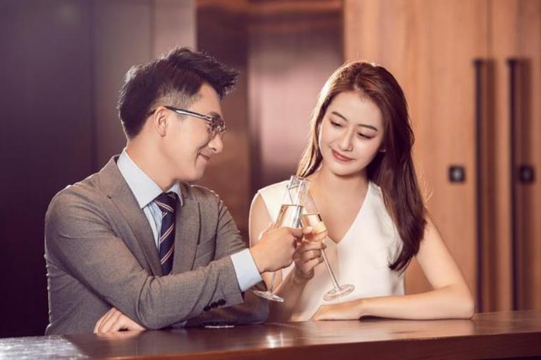 男人不主動(dòng)聯(lián)系你時(shí)，女人最聰明的做法：不打擾！